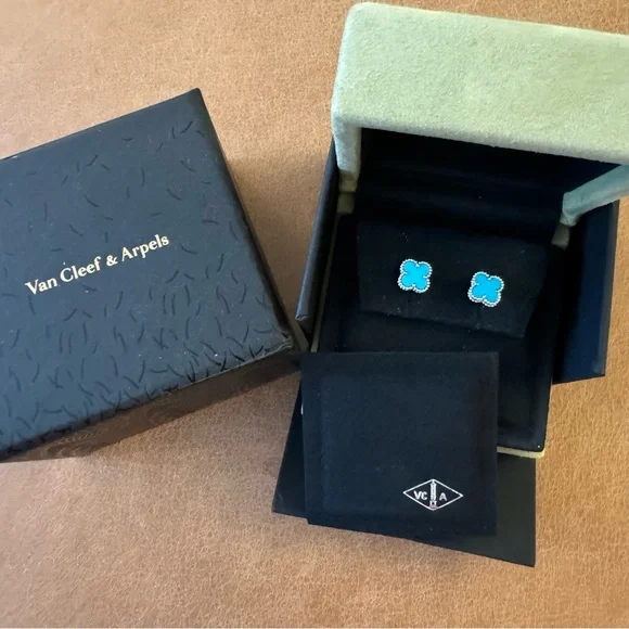 Van Cleef and Arpels Sweet Alhambra Earstuds Turquoise - Picture 8 of 10